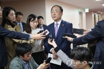 홍남기 “추경만으론 경제활력 회복 어려워“…2차 추경엔 선긋기