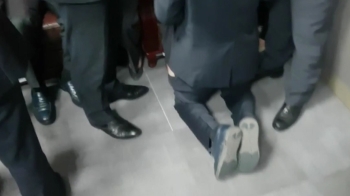 [비하인드 뉴스] 무릎까지 꿇었다…채이배의 '방 탈출기'