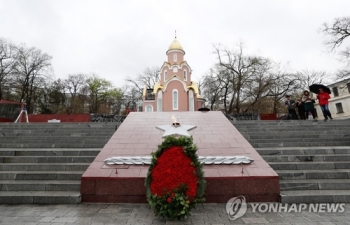 방러 김정은, 조기귀국…전몰용사 추모시설은 결국 참배