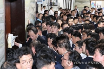 여, 한국당에 법안 제출 막히자 '의장에 직접 제출' 방안 검토