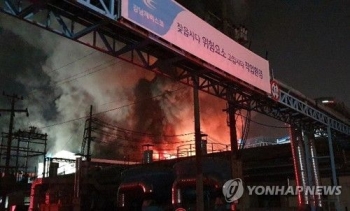군포 페인트 공장 화재…“창문 닫고 우회 통행“