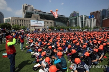 '제129주년 노동절' 양대노총 서울도심서 3만여명 집회·행사