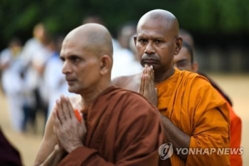 “스리랑카 테러조직, 불교 사찰도 겨냥“…차량서 신자 의상 발견