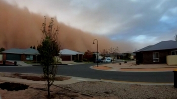 호주 뒤덮은 '먼지 폭풍'…“세계 곳곳 건조지대 늘어“