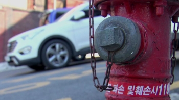 [뉴스미션] 2배 과태료에도…소화전 주변 불법주차 '여전'