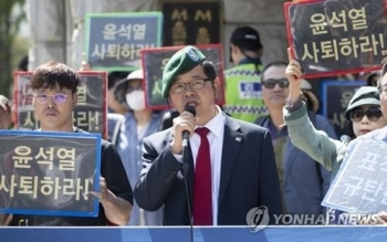 검찰 '윤석열 협박' 유튜버 체포…구속영장 청구 방침