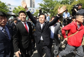 한국당, 울산 산단서 문정부 경제정책 공격…“경제 무너뜨려“