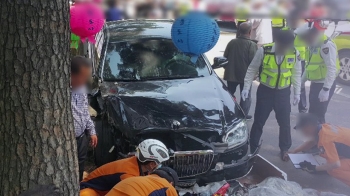 통도사서 70대 몰던 차량 돌진…1명 사망·10여명 부상