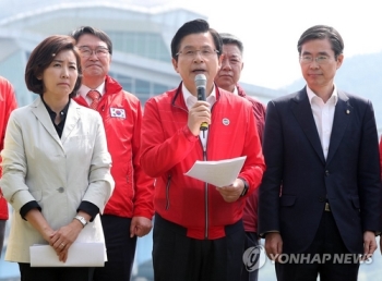 황교안 “청와대 온갖 핑계 대며 단독회담 거부…뭐가 두려운가“