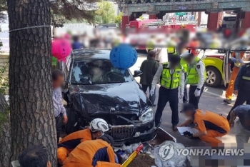 '통도사 인파 돌진 사고' 경찰 수사 본격화…차체분석 의뢰