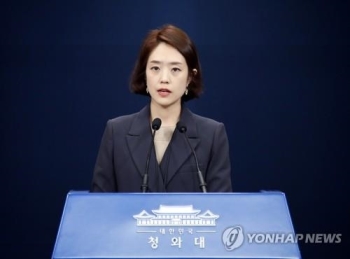 청와대, 한국당에 '선 여야 5당 대표 회동 후 1대1 회담' 제안