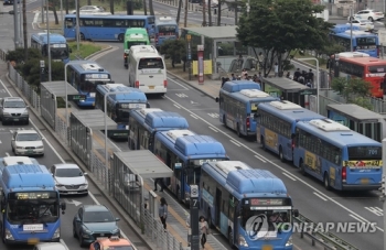“버스 대란 피했다“…전국 버스노조 파업 철회·유보