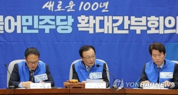 민주, 한국당 국회복귀 압박 이어 '5·18 망언 징계' 공세