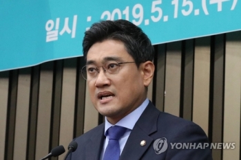 민주 “국회정상화 함께 하길“…한국 “무리한 패스트트랙 심판“