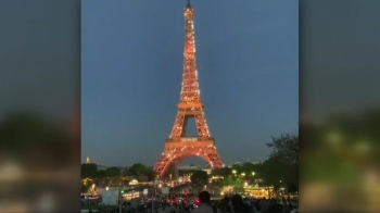 [해외 이모저모] 파리 에펠탑 130주년…레이저쇼 '장관'