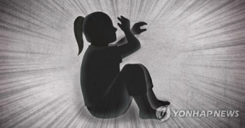 '4살 딸 화장실 방치 학대치사' 엄마 징역 10년 구형