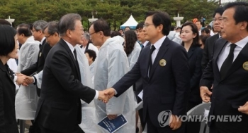 한국당, '독재자 후예' 발언에 반발…“반쪽짜리 대통령 모습“