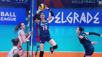 여자배구 대표팀, 세계 1위 세르비아에 1-3 역전패