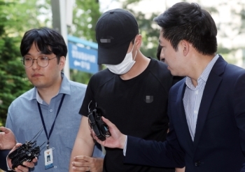 '8명 사상' 인천 축구클럽 차량 운전자, 취재진 질문에 침묵