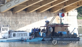 헝가리 유람선 사고지점서 한국인남성 추정 시신 1구 추가수습
