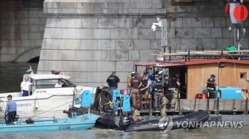 헝가리 유람선침몰지점 4㎞ 하류서 한국인남성 추정시신 수습