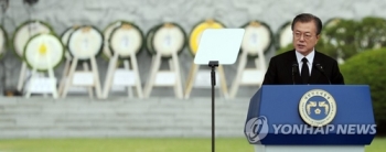 한국당 “문 대통령, 호국영령 앞에서 김원봉 헌사…귀를 의심“