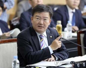 한국당, '정당해산 청원' 답변에 “청·여, 의회독재 장본인“