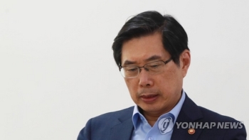 검찰, 박상기 법무장관 '직무유기·노조탄압' 동시 수사