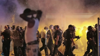 미 흑인청년 총격 사살에 격렬 시위…경찰 24명 다쳐