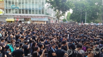 홍콩 시민들 “송환법 철회 안 하면 21일 정부청사 포위 시위“