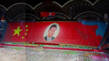 10만명 집단체조…시진핑 맞춤형 공연 '불패의 사회주의'