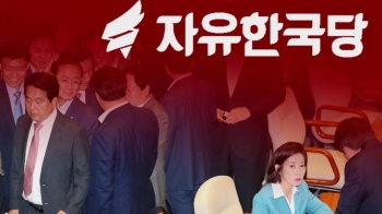 파행 비판 여론에…한국당, 나흘 전과 달리 '박수 추인'