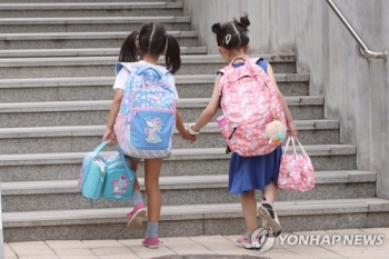 학교비정규직 파업에 대체급식…아이는 웃고 학부모는 불편 호소