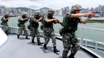 홍콩섬 향해 총 겨눈 듯…중국 인민해방군 사진 파장