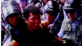 홍콩 시위대-경찰 충돌, 한밤 아수라장…“6명 체포“