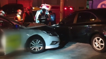 부산 장림동서 택시끼리 충돌 사고…승객 2명 부상