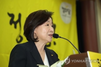 심상정 대표 선출에 민주당은 “축하“…한국당 “막말 사과해야“