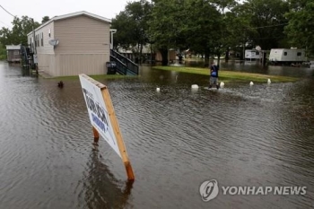 미국 열대성폭풍 세력 약화…폭우로 불어난 물에 뱀·악어 경보