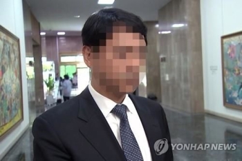 '한미정상 통화유출' 외교관 K씨 검찰 소환…경위 조사