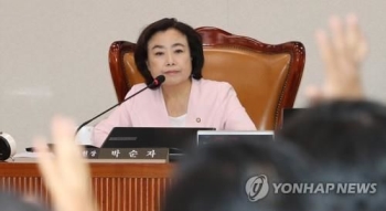 한국당 윤리위, '국토위원장 사퇴 거부' 박순자 징계 착수