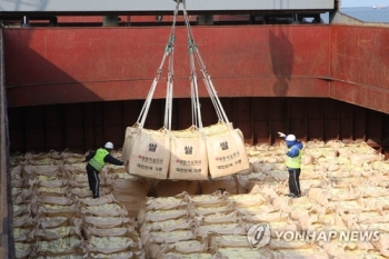 '대북 쌀지원' 남→북 항로로 바로 보낼 듯…제재면제 절차 진행