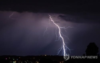 미국 플로리다 해변서 8명 벼락 맞아…1명은 심장마비로 위중