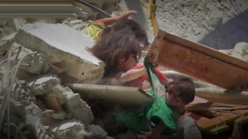 [현장 줌인] “떨어지지 마 아가야!“…시리아 내전 '비극'