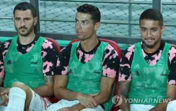 '호날두 노쇼'에 들끓는 축구 팬심…팬들은 손해배상 집단소송