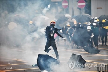 중국 정부, 홍콩 시위사태 관련 첫 기자회견…“절대 좌시 않겠다“