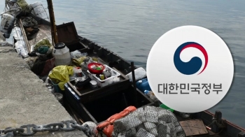 북 선원 3명-목선, 북으로 송환…당국 “대공 혐의 없어“