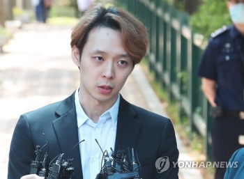 '박유천, 집에서 경찰관 접대' 풍문…경찰 “사실관계 확인 중“