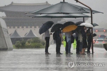 장마 끝났다더니 폭우…“고온다습 남서풍·대기 불안정 탓“