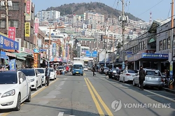 불매운동에 깡통시장 때아닌 불황…하루 매출 100만원→10만원