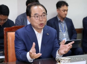 오거돈·민주당 “한국당 부산시당 관문공항 협력 의지 환영“